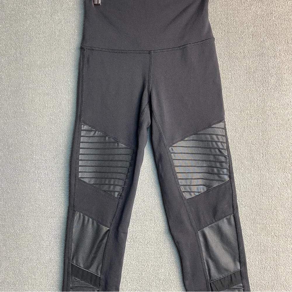 alo yoga High Waist Moto Legging size XS